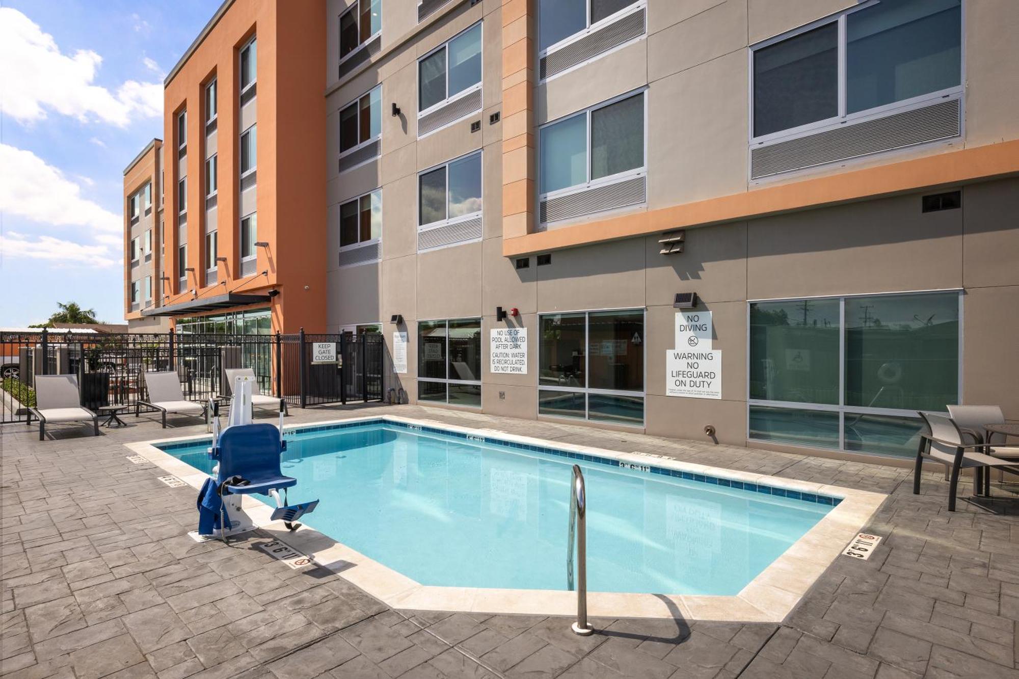 Holiday Inn Express & Suites - Hawaiian Gardens By Ihg Kültér fotó