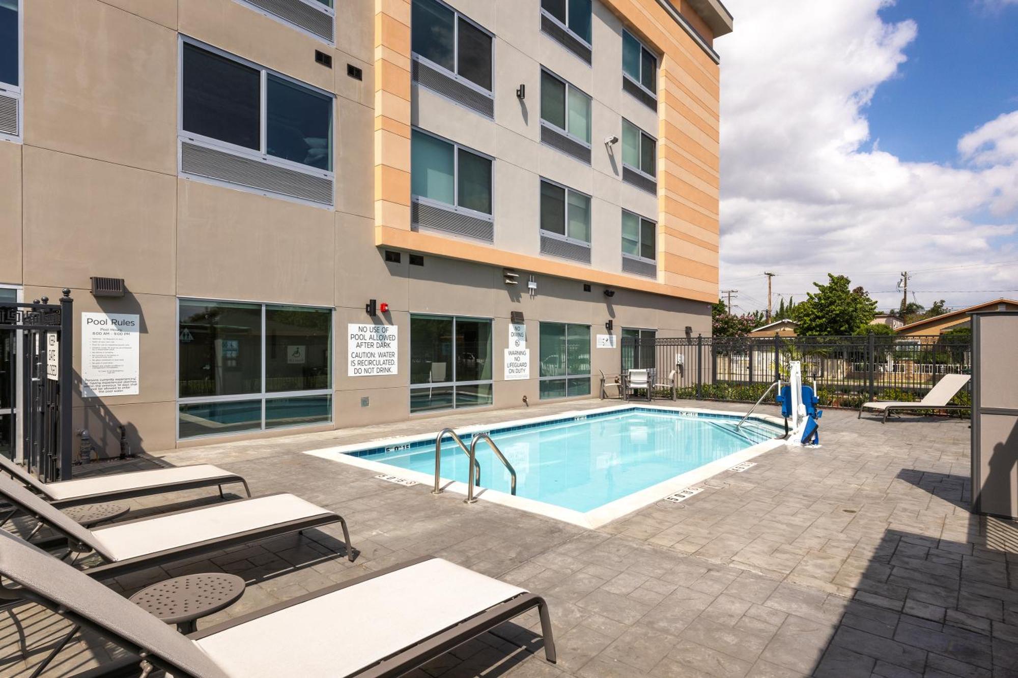 Holiday Inn Express & Suites - Hawaiian Gardens By Ihg Kültér fotó