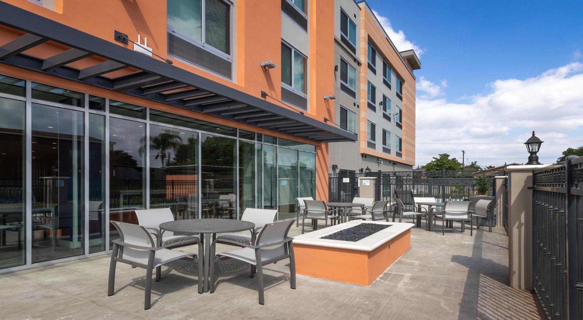 Holiday Inn Express & Suites - Hawaiian Gardens By Ihg Kültér fotó