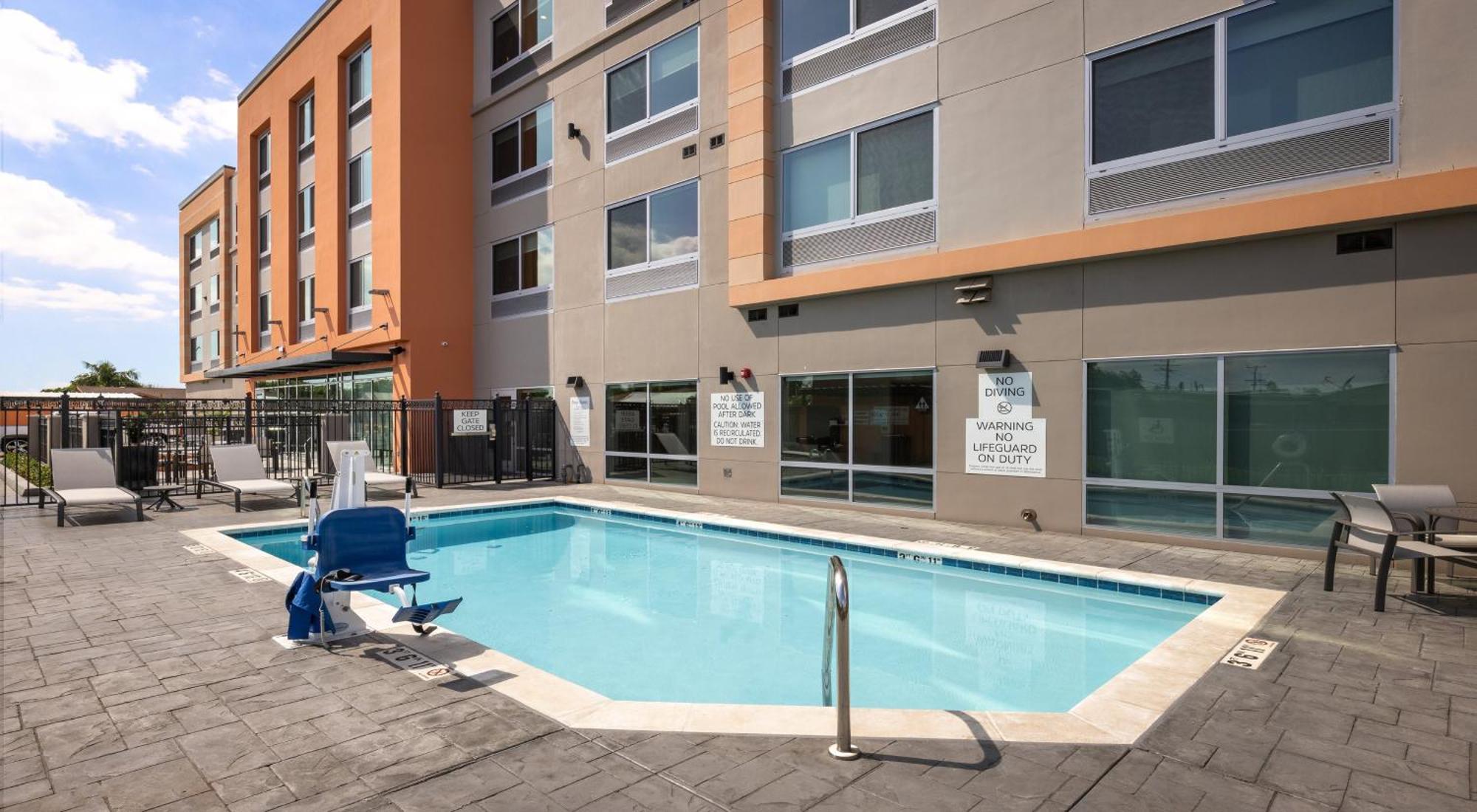 Holiday Inn Express & Suites - Hawaiian Gardens By Ihg Kültér fotó